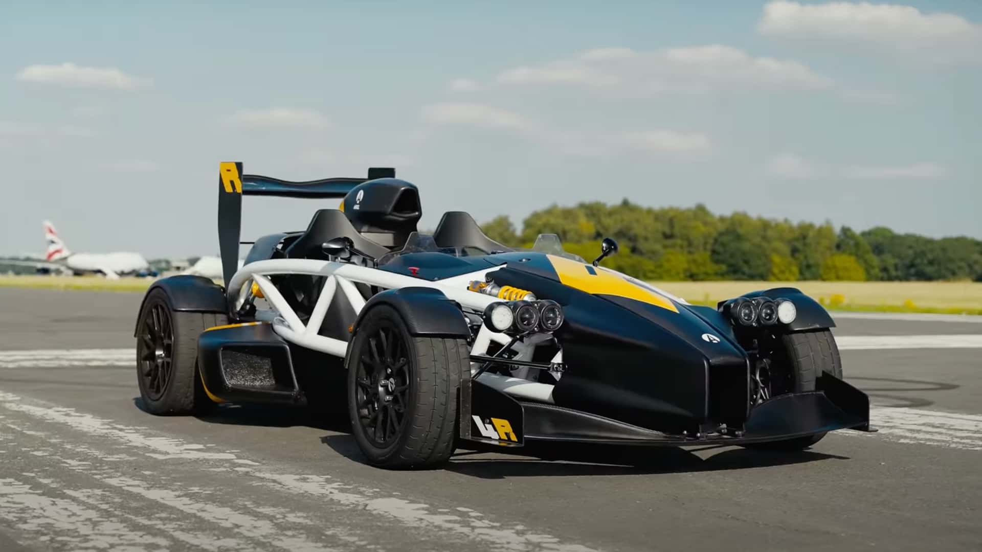 Ariel Atom 4R проходит тестовую трассу Топ Гир быстрее старого V-8