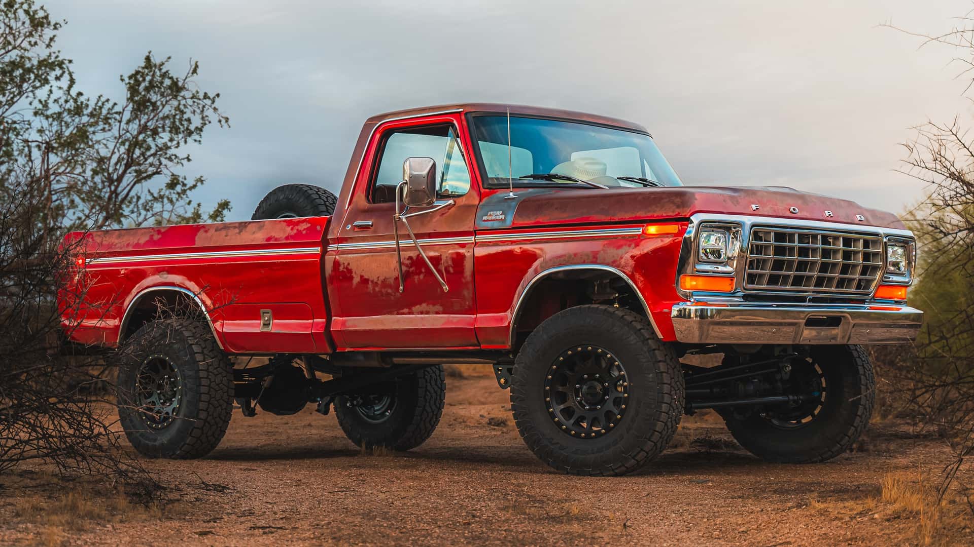 Этот Ford F-250 Highboy напоминает нам, почему старые пикапы лучше.