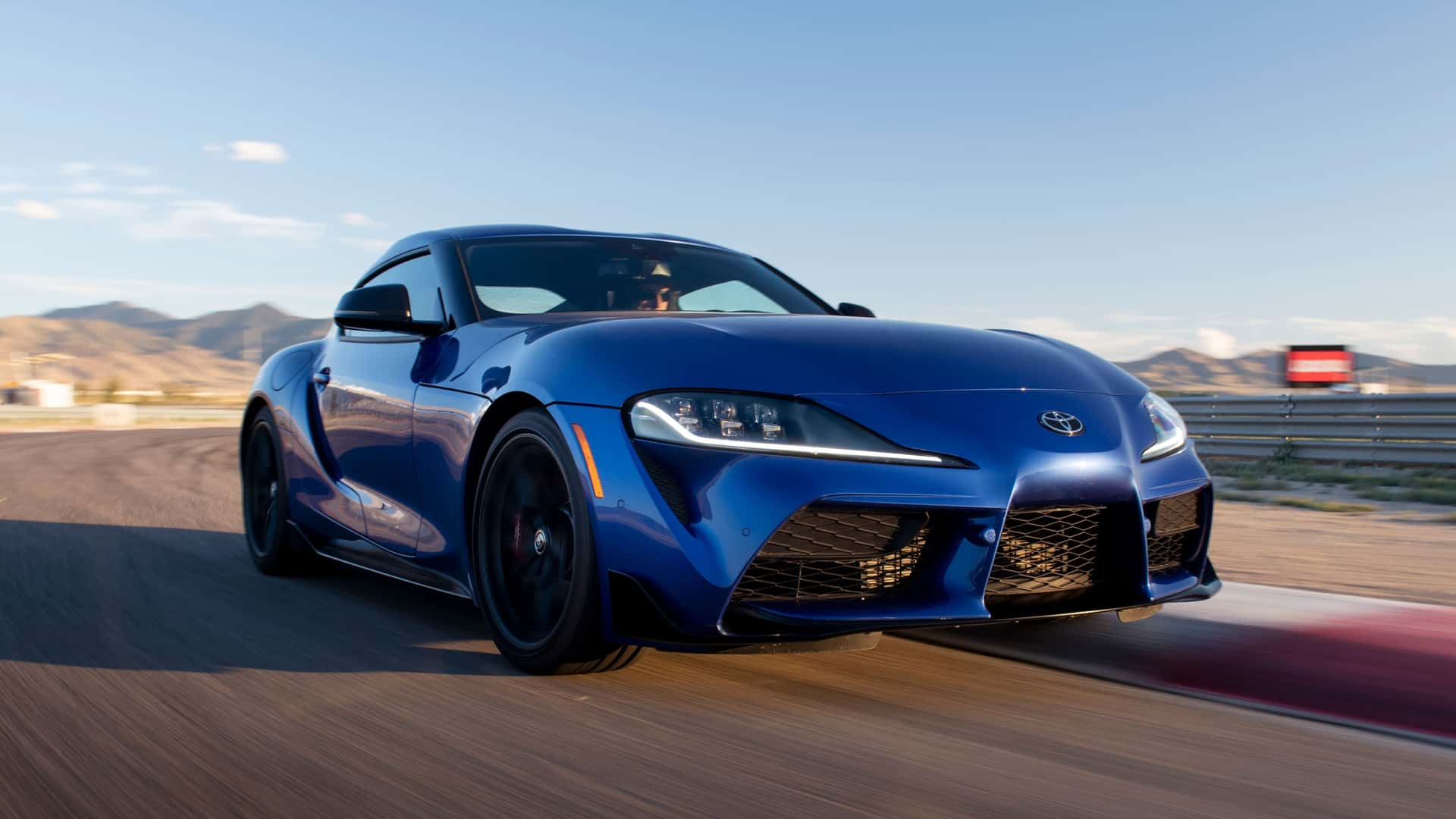 Более половины проданных Toyota Supra в 2024 году были с механикой