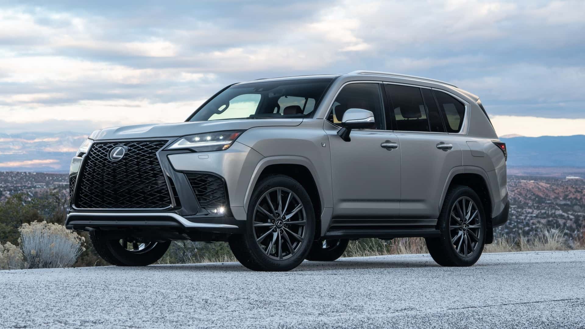 Lexus LX значительно подорожал